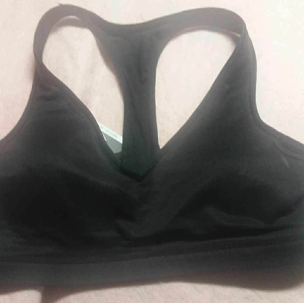 VICTORIA SPORT.  SIZE MEDIUM BRA.